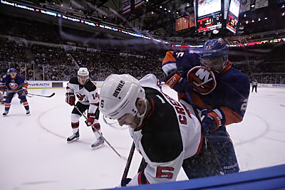 NHL debut: Devils stun Islanders late – Danny Wild