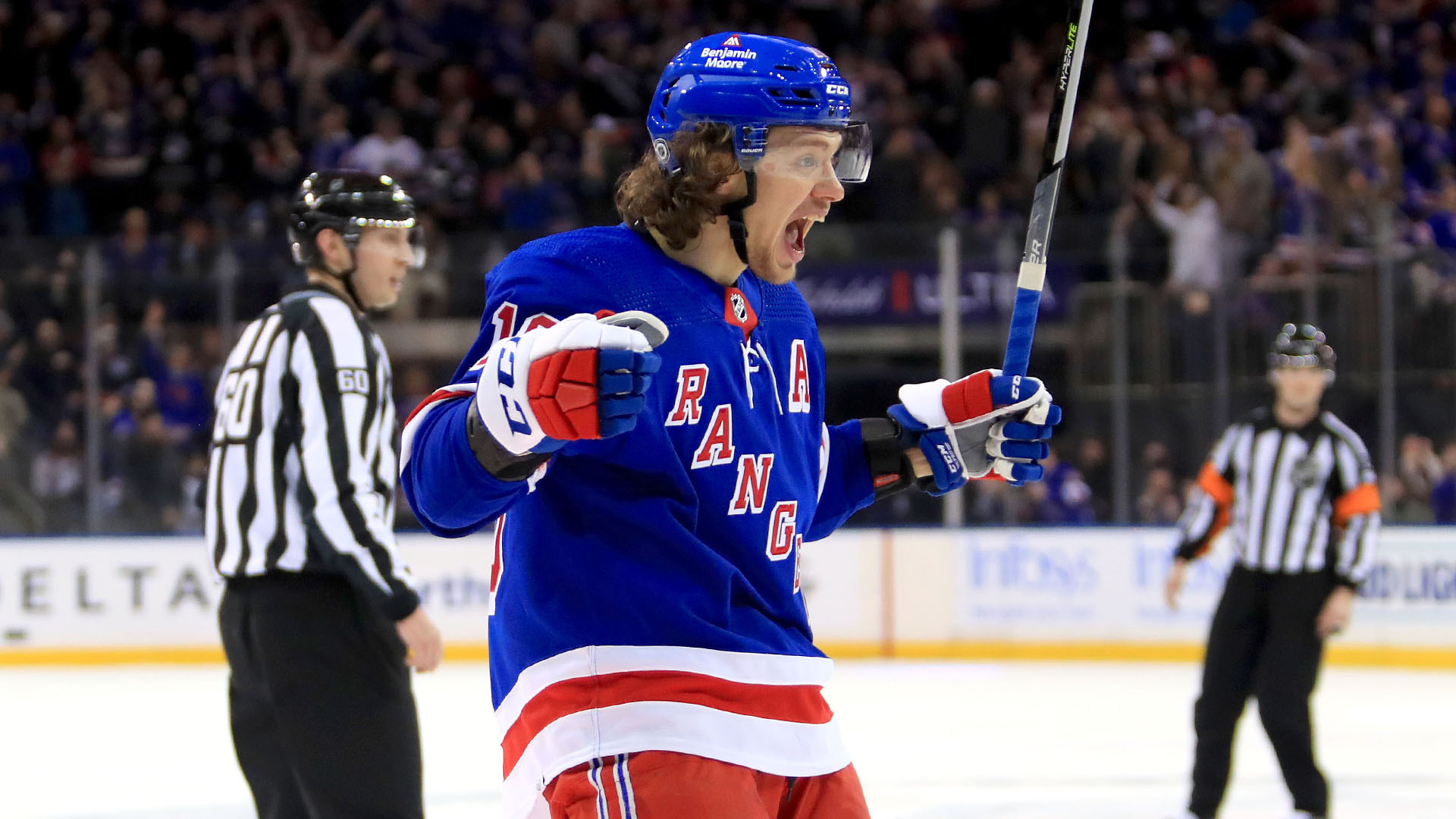 Nick Mangold and Jets go absolutely nuts at Rangers game